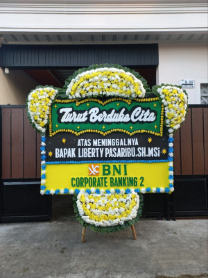 Papan Bunga Duka di Raveni Rara