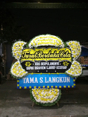 Papan Bunga Duka di Raveni Rara